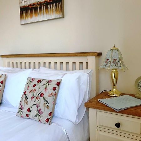 ウィットニー Moon House Bed & Breakfast エクステリア 写真