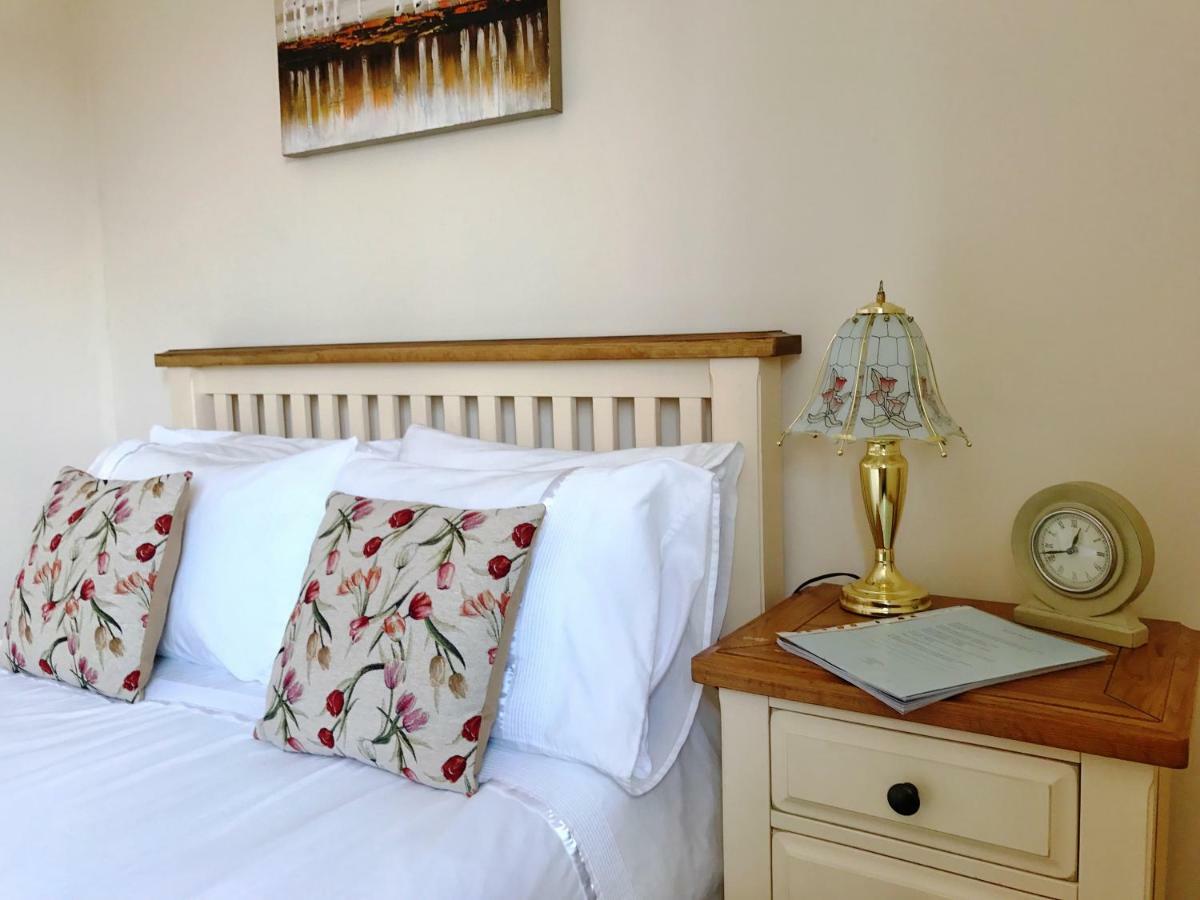ウィットニー Moon House Bed & Breakfast エクステリア 写真